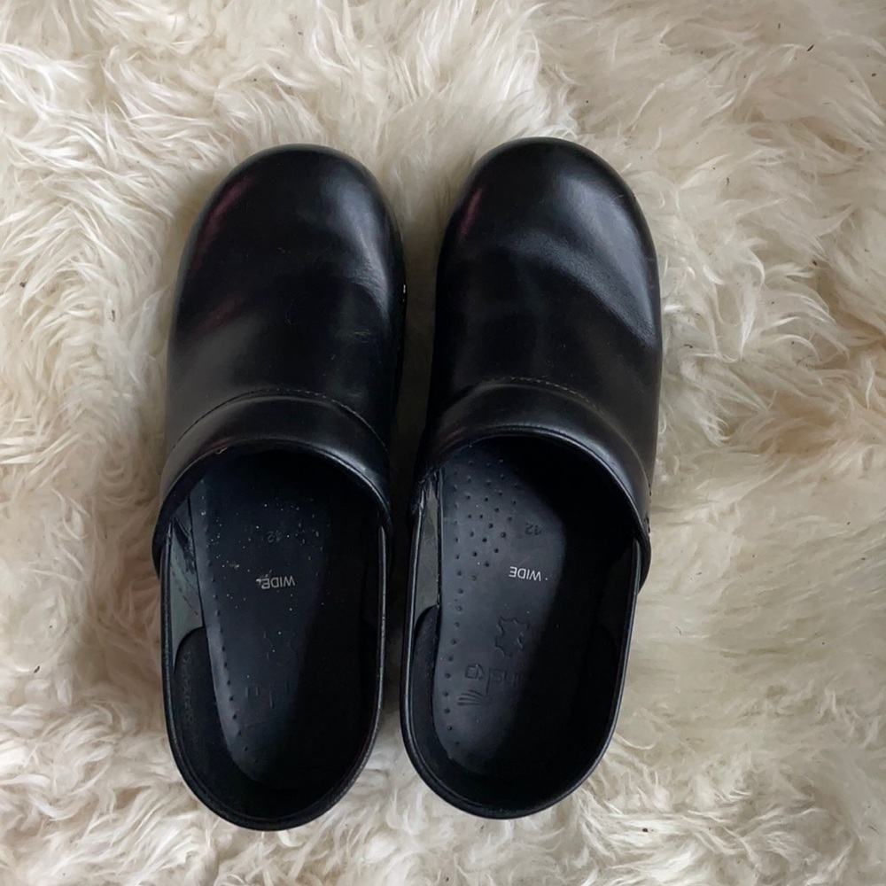 Dansko clogs size 42 wide